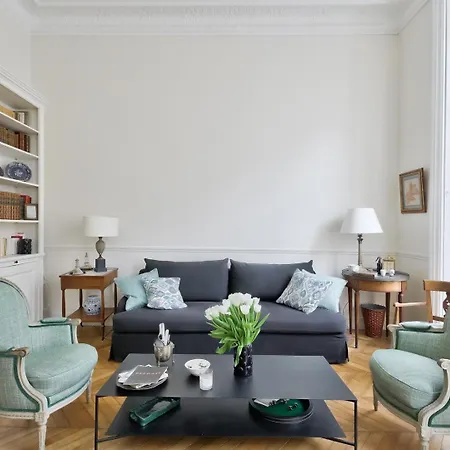 Luxurious Getaway Just Steps From Place Vendome Apartment