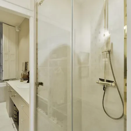Luxurious Getaway Just Steps From Place Vendome Parigi