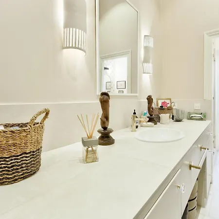 Luxurious Getaway Just Steps From Place Vendome Appartamento Parigi