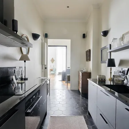 Luxurious Getaway Just Steps From Place Vendome Parigi